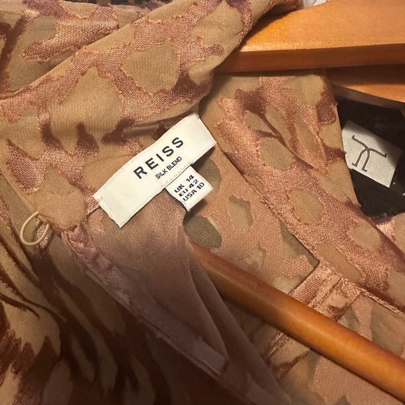 REISS Ella Semi Sheer Burnout Blouse - Picture 2 of 4